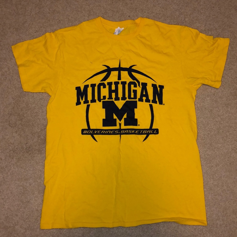 Men’s Michigan basketball t-shirt
